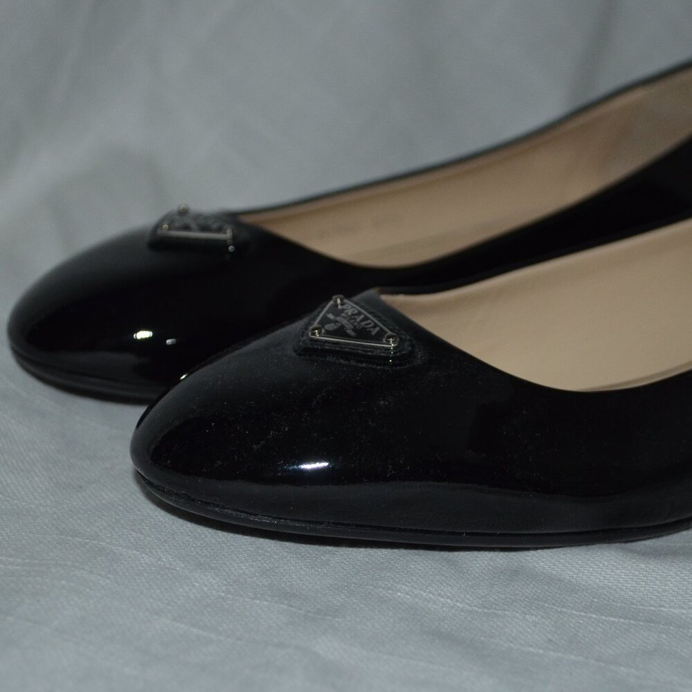 New $950 Sz 37.5 7 Prada Black Patent Leather Logo Ballerina Flat - Picture 6 of 13